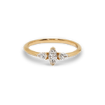 Verlobungsring mit Marquise Lab Grown Diamant und Tropfendiamant von Mooja Studio.